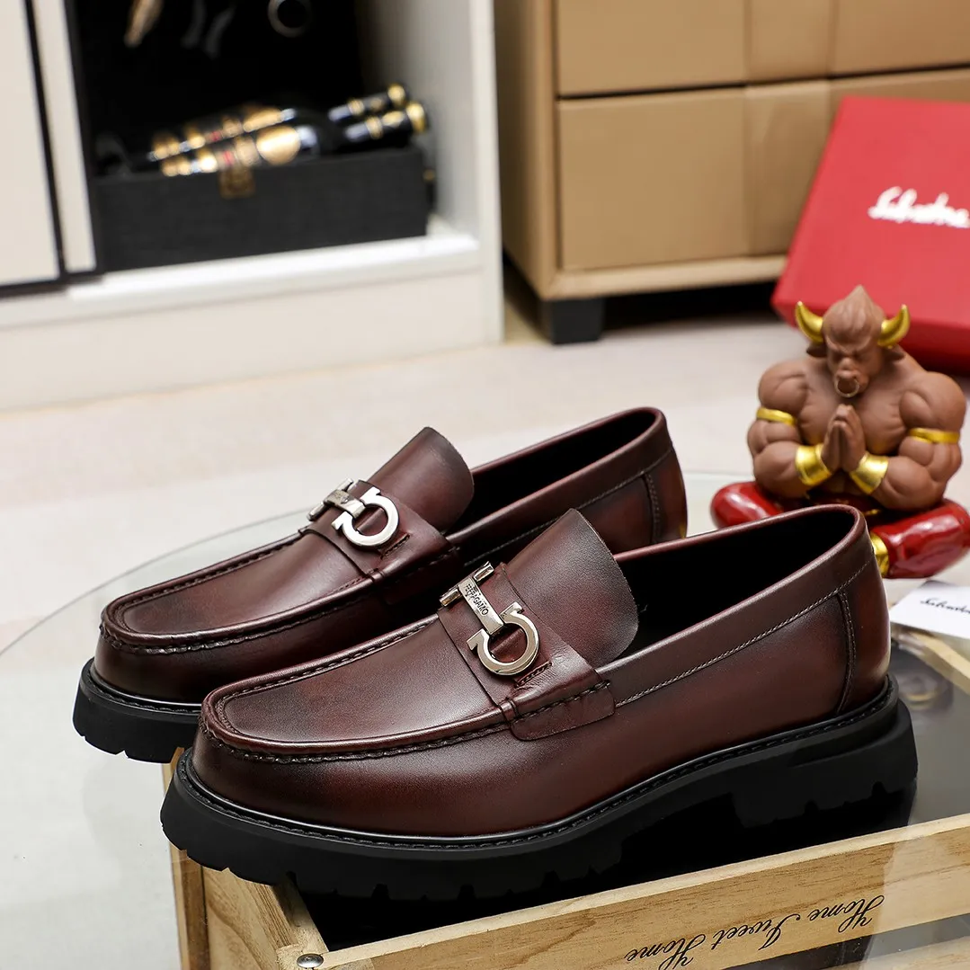 Men's shoes 💰460 🔥Ferragamo's new men's casual slip-on shoes🇨🇳Official website original 1:1 mold, original quality💯Fine workmanship, high-end luxury☘The upper is made of imported Italian first-layer cowhide🌴🐂Leather lining🍓Rubber wear-resistant and non-slip outsole, breathable and comfortable to wear🍍The first choice for high-grade men🍉3 colors available! Code number 38-45……